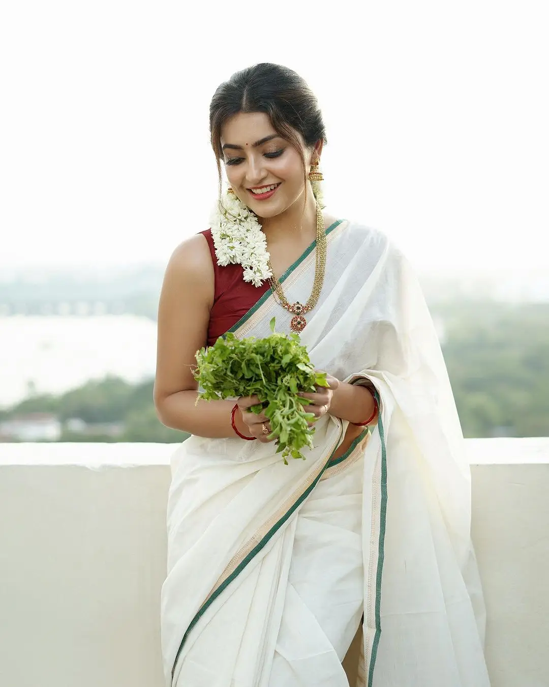 Tollywood Actress Avantika Mishra in Sleeveless White Saree